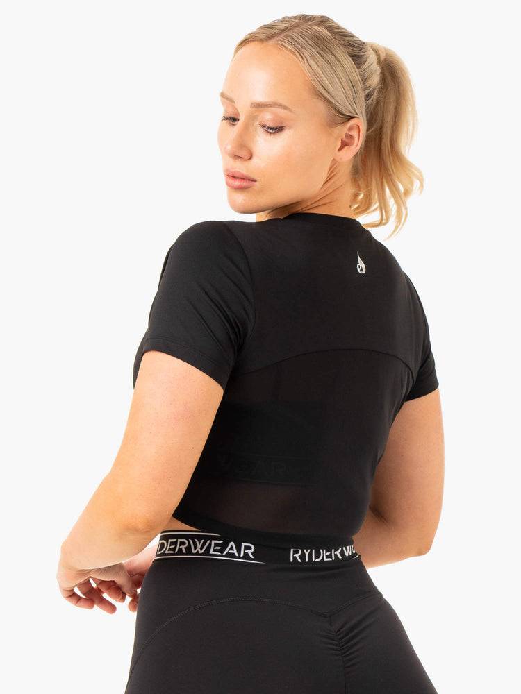 Black Ryderwear Women T Shirts Level Up Cropped Women's T Shirts | AU2782NB